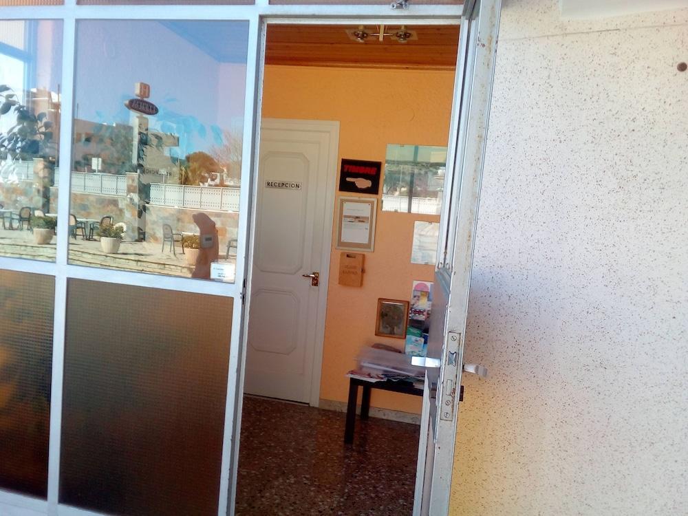 Hostal Lleida Calafell Kültér fotó