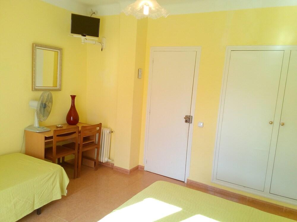 Hostal Lleida Calafell Kültér fotó